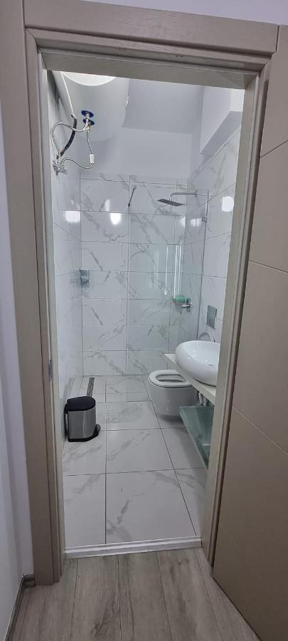 Suncoast Rooms Port Side Sarandë 외부 사진