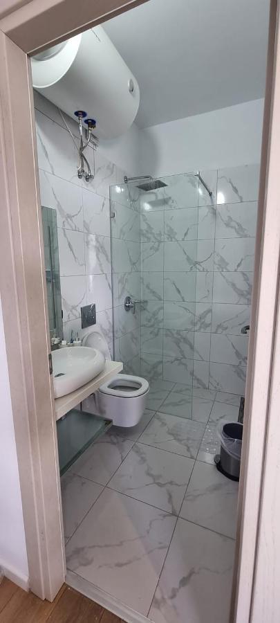Suncoast Rooms Port Side Sarandë 외부 사진