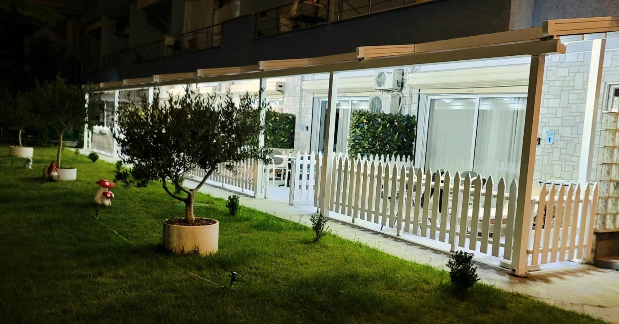 Suncoast Rooms Port Side Sarandë 외부 사진