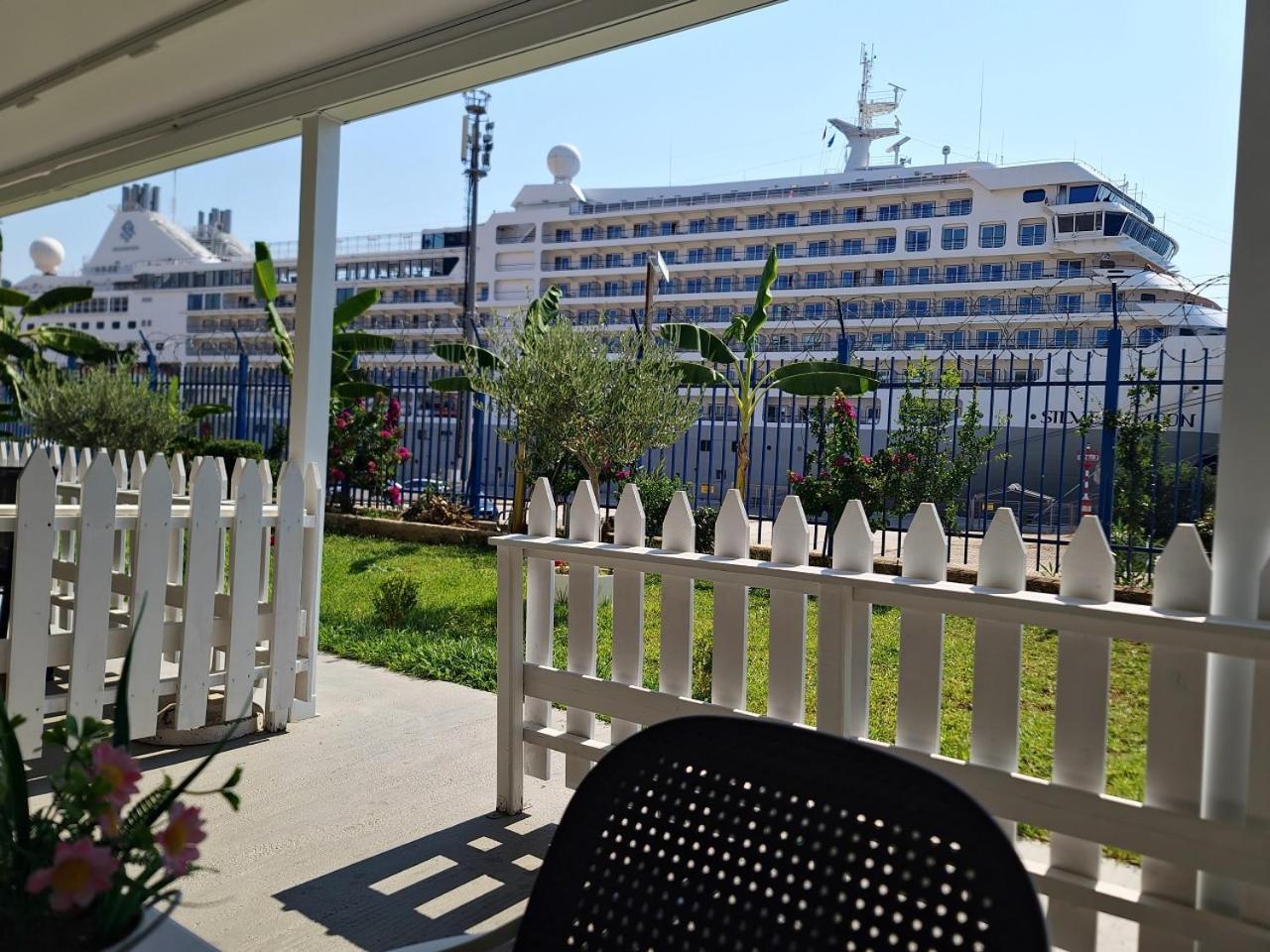 Suncoast Rooms Port Side Sarandë 외부 사진