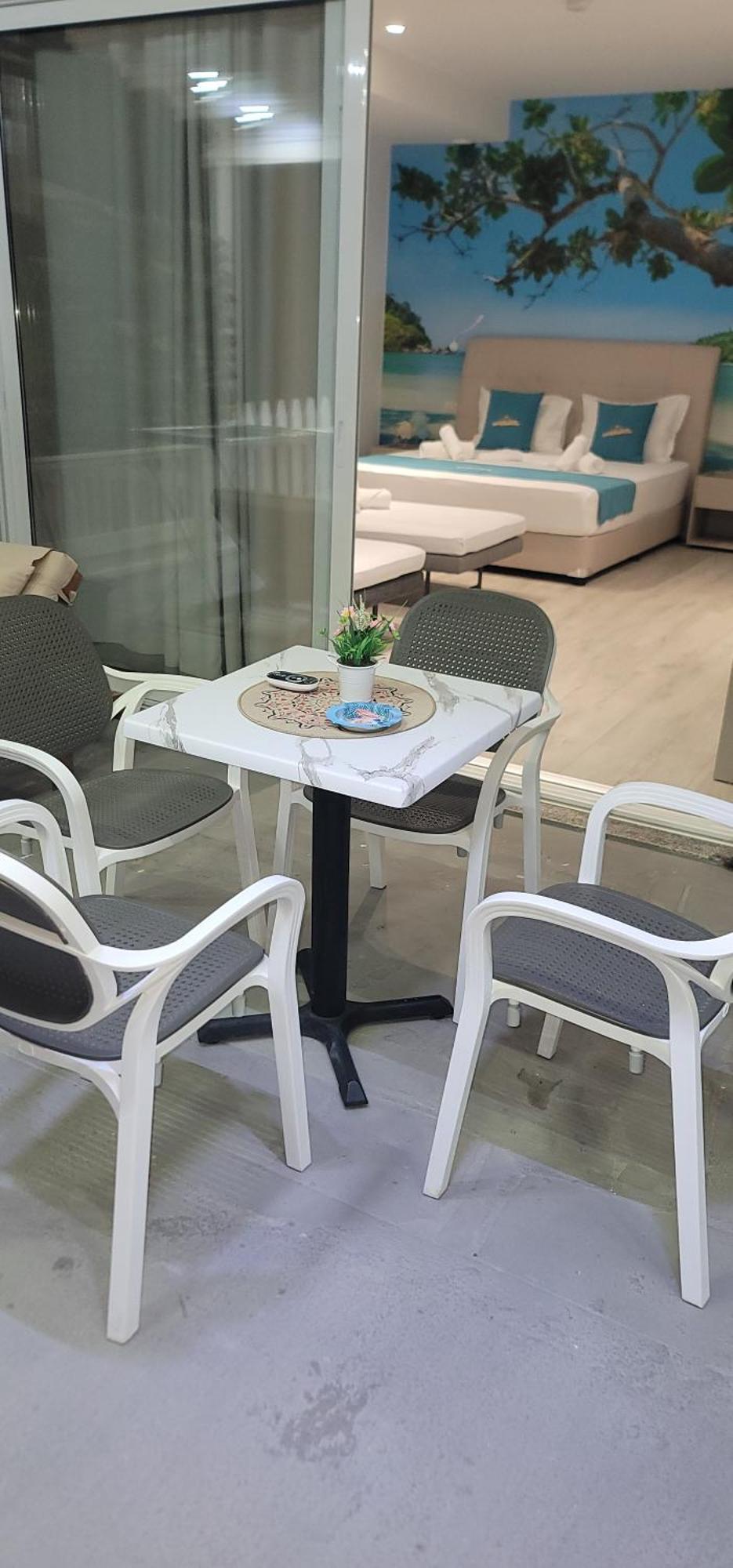 Suncoast Rooms Port Side Sarandë 외부 사진