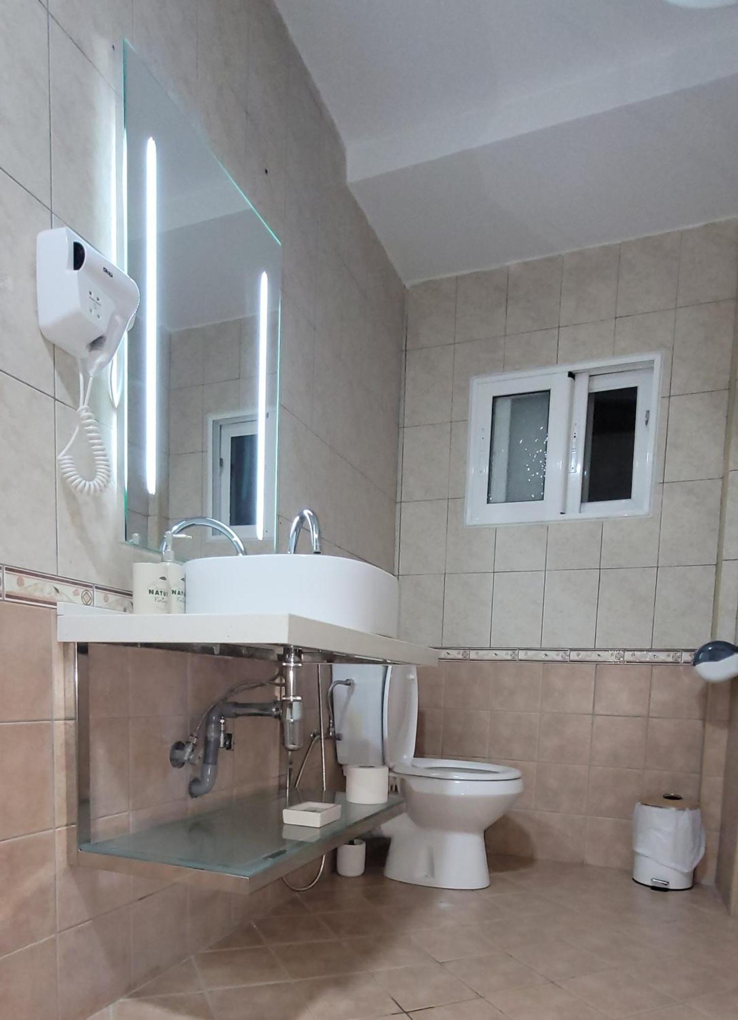 Suncoast Rooms Port Side Sarandë 외부 사진